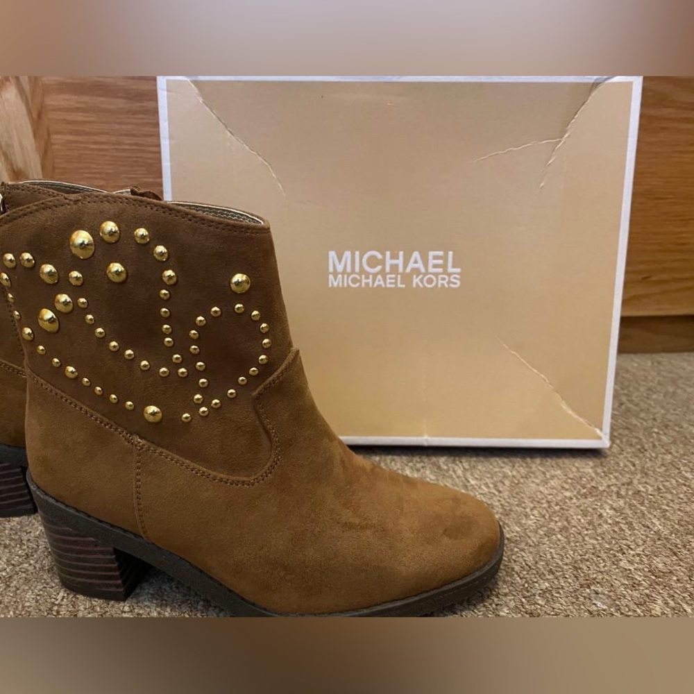 NWT Michael Kors Girl Suede Boots